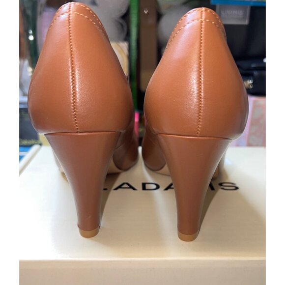 J.Adams Pixie Tan Faux Leather Pixie Heels Size 8 - Picture 3 of 7